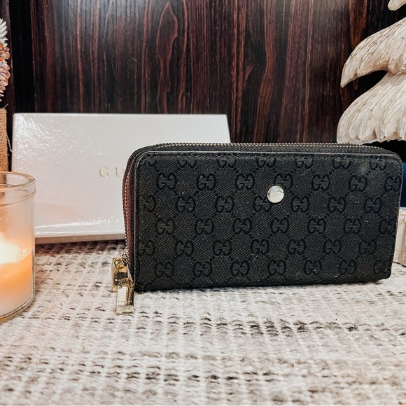 Gucci Handbags - Gucci Wallet with Gucci Box